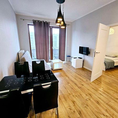 First -- Green Zoliborz Apartment 4 Варшава Екстер'єр фото